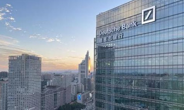 机构大举进军比特币ETF，但散户仍是市场主角
