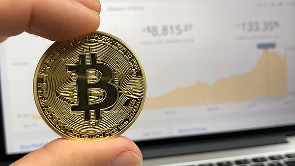 元宇宙的监管困境：当科技狂奔撞上法律空白